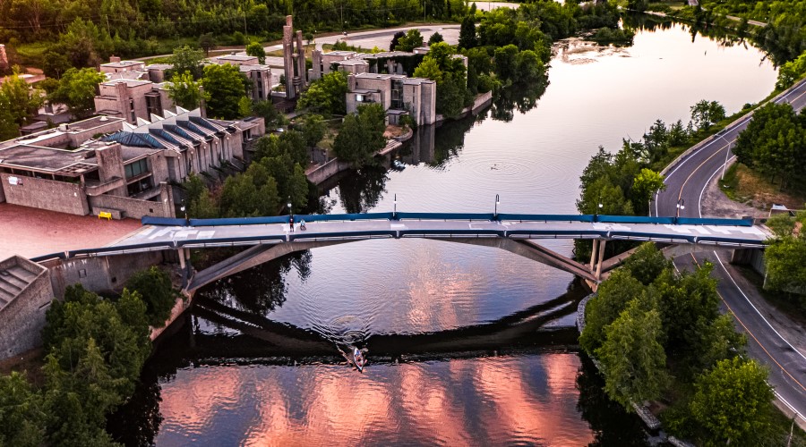 A picture of the sunset at the Faryon bridge
